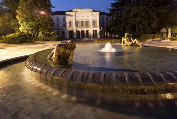 Fontana Arlecchino ad Abano Terme, simbolo del centro storico e punto di riferimento turistico