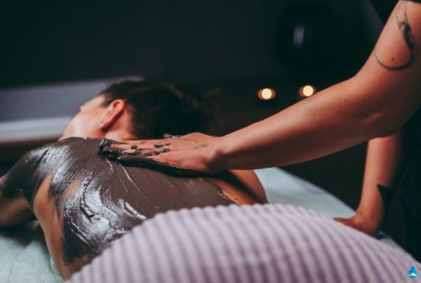 Trattamento di fangoterapia termale in una struttura termale del Veneto.