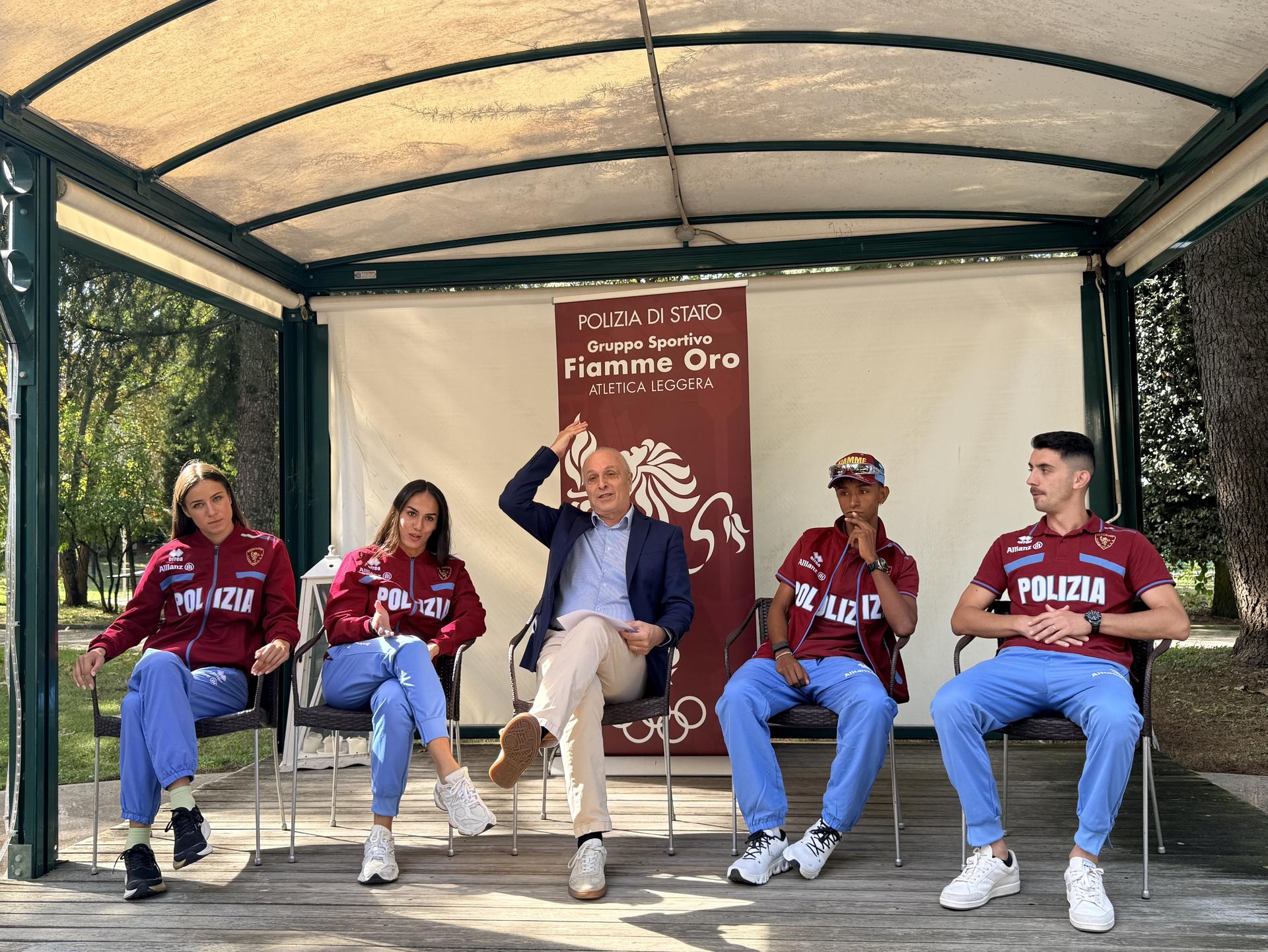 Alexandrina Mihai, Dalia Kaddari, Franco Bragagna, Yeman Crippa e Massimo Stano durante il raduno delle Fiamme Oro alle Terme Euganee 2026.